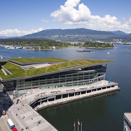 แฟร์มอนต์ วอเตอร์ฟรอนต์ Hotel แวนคูเวอร์ ภายนอก รูปภาพ The Canada Place building, the main terminal of the airport