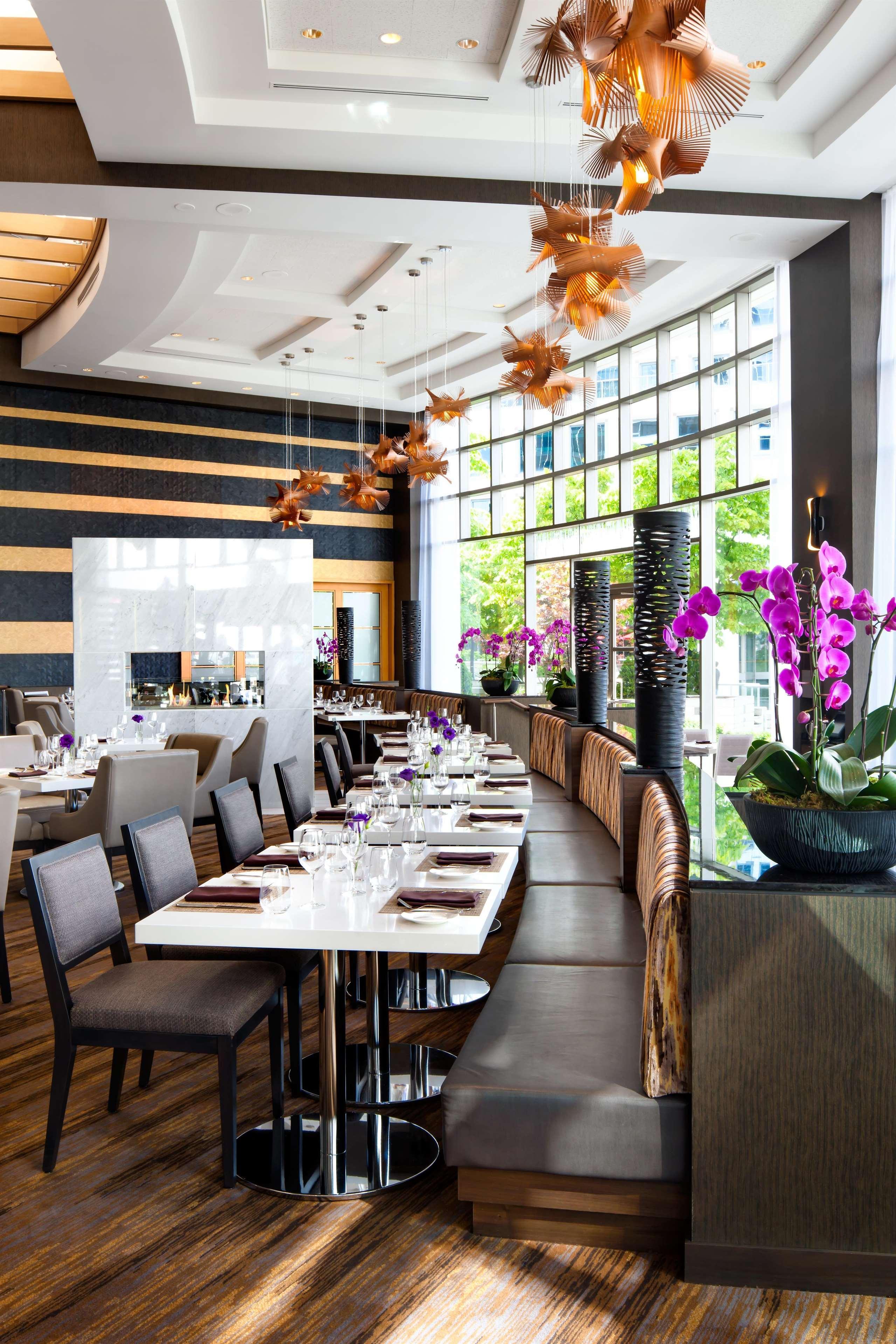 แฟร์มอนต์ วอเตอร์ฟรอนต์ Hotel แวนคูเวอร์ ภายนอก รูปภาพ The interior of the restaurant