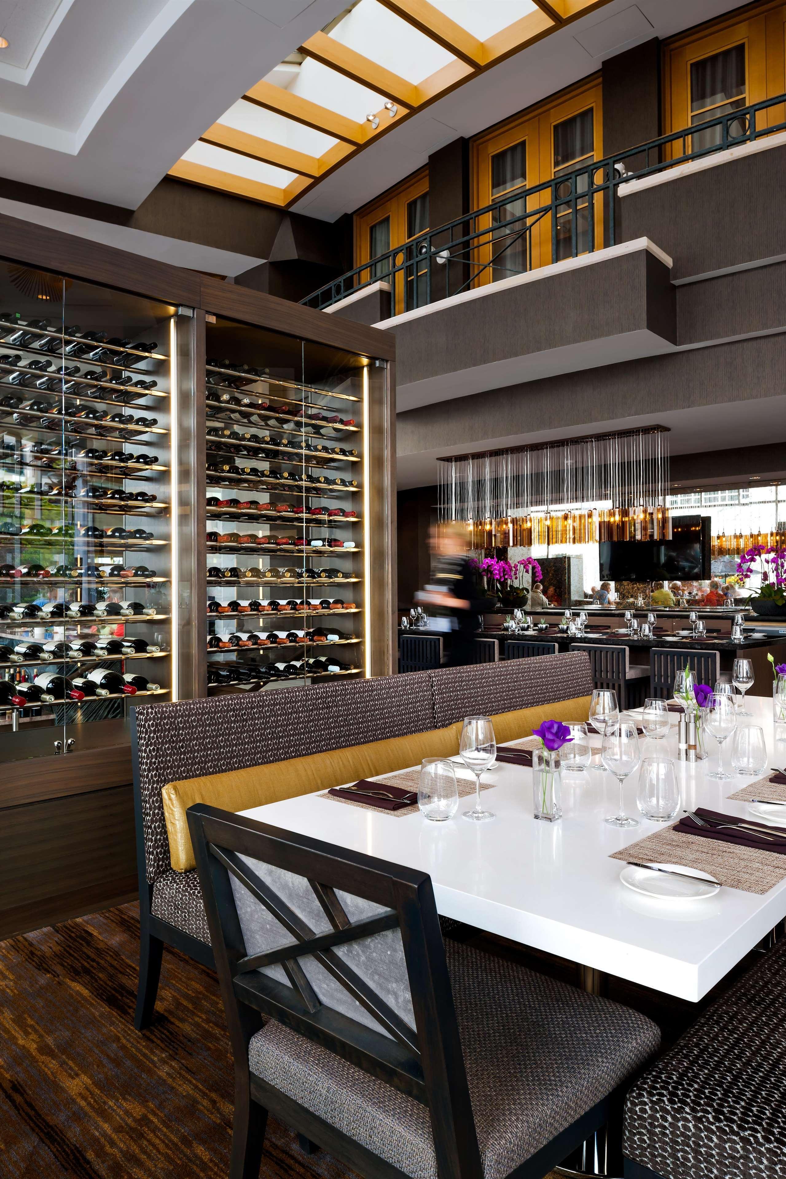 แฟร์มอนต์ วอเตอร์ฟรอนต์ Hotel แวนคูเวอร์ ภายนอก รูปภาพ The interior of the restaurant
