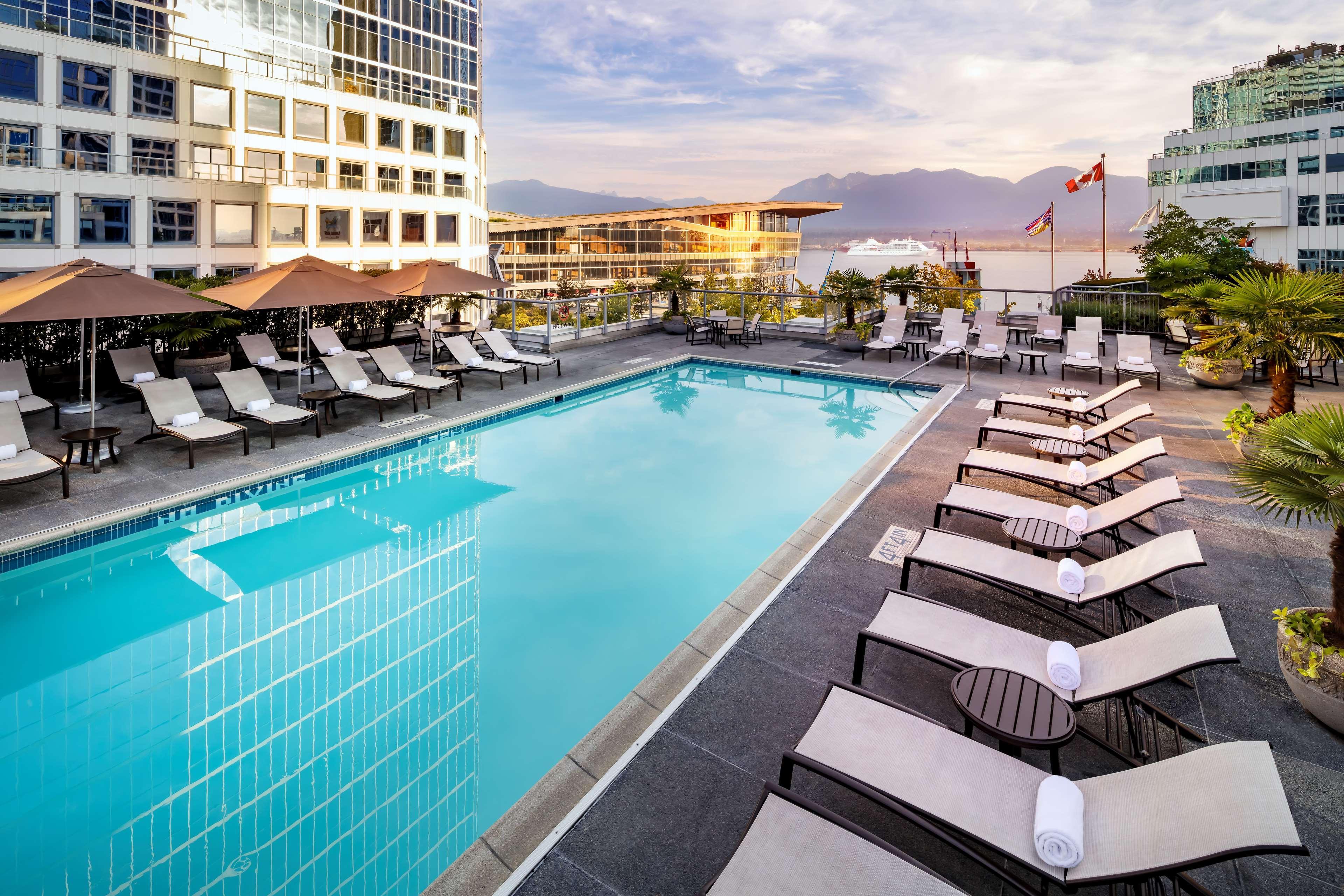 แฟร์มอนต์ วอเตอร์ฟรอนต์ Hotel แวนคูเวอร์ ภายนอก รูปภาพ The pool at the Hotel Arts