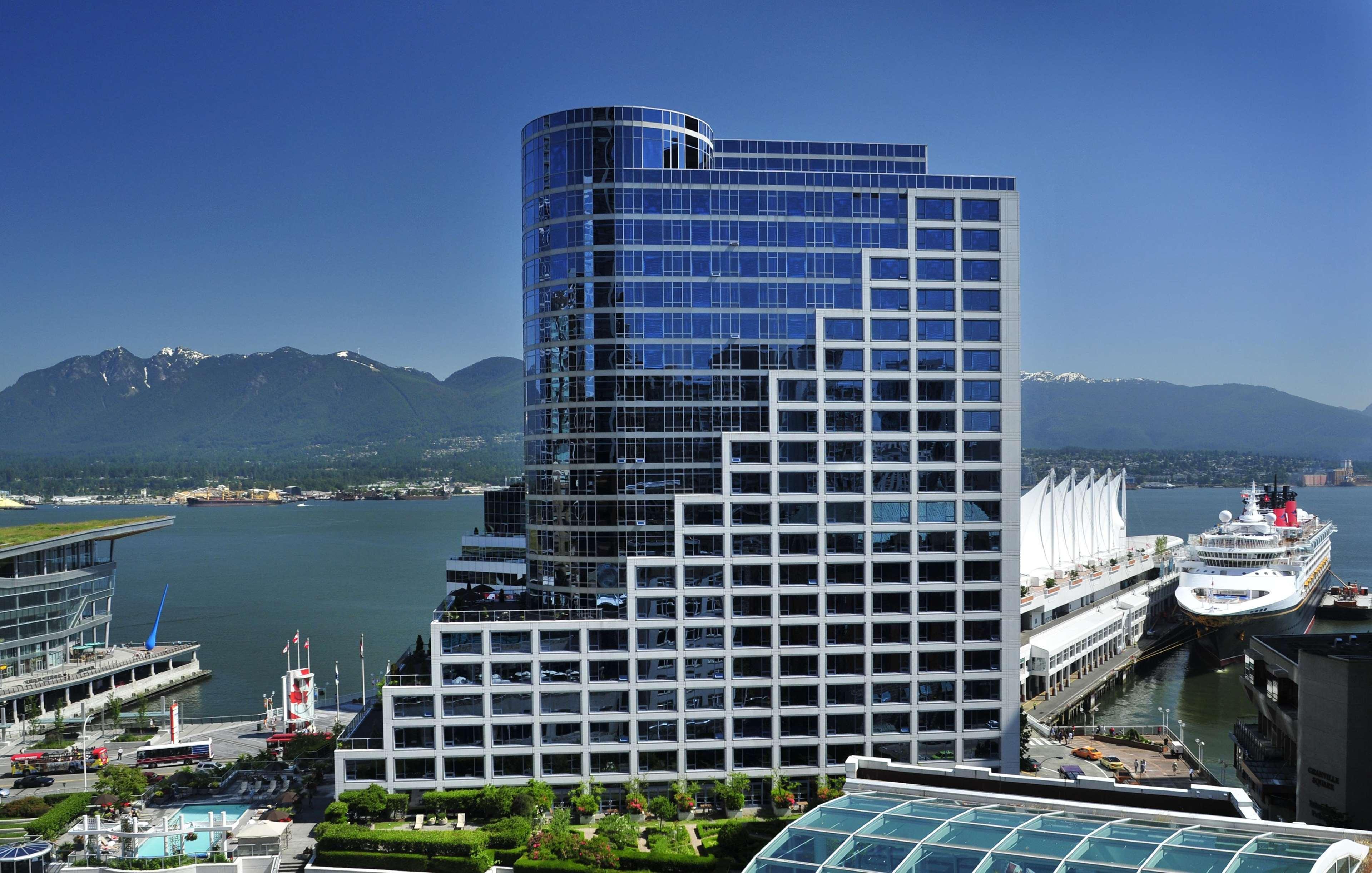 แฟร์มอนต์ วอเตอร์ฟรอนต์ Hotel แวนคูเวอร์ ภายนอก รูปภาพ Shaw Tower, the company's headquarters in Vancouver