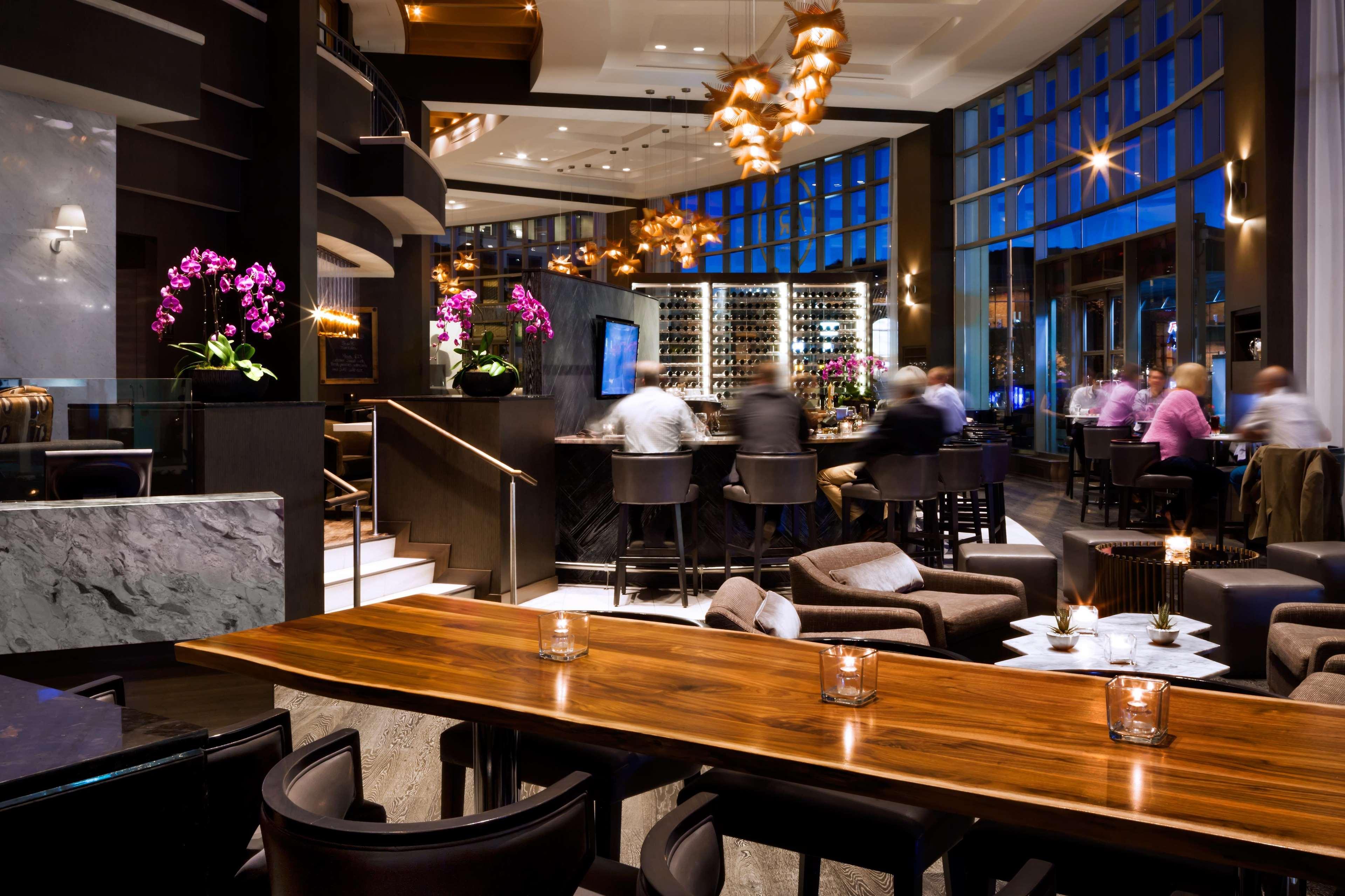 แฟร์มอนต์ วอเตอร์ฟรอนต์ Hotel แวนคูเวอร์ ภายนอก รูปภาพ The bar at the restaurant