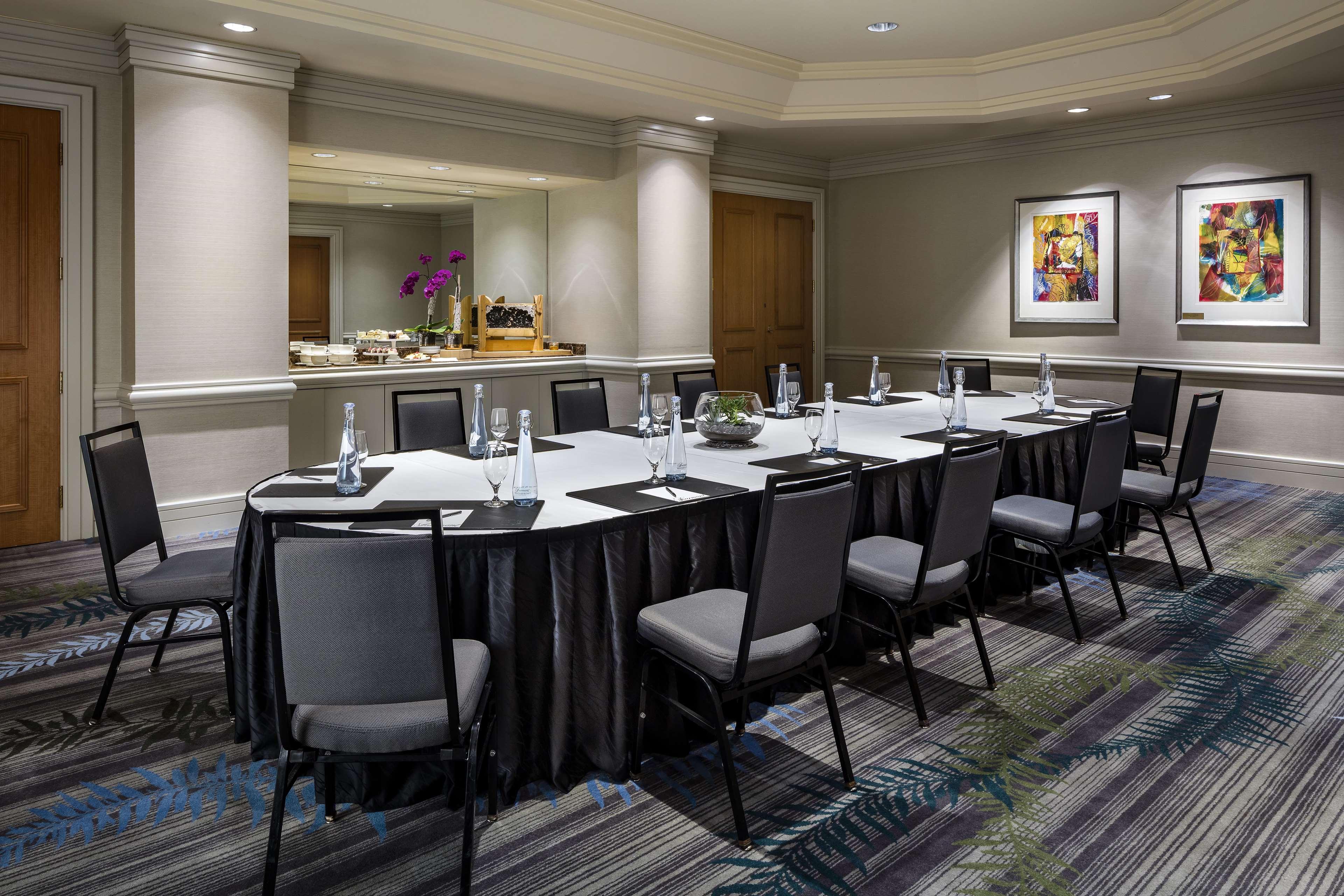 แฟร์มอนต์ วอเตอร์ฟรอนต์ Hotel แวนคูเวอร์ ภายนอก รูปภาพ A boardroom at a hotel