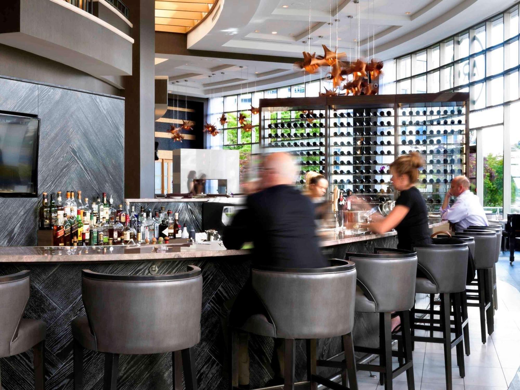 แฟร์มอนต์ วอเตอร์ฟรอนต์ Hotel แวนคูเวอร์ ภายนอก รูปภาพ The bar at the restaurant