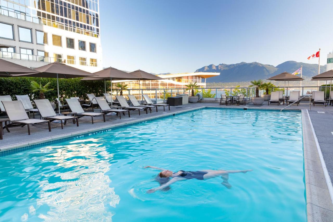 แฟร์มอนต์ วอเตอร์ฟรอนต์ Hotel แวนคูเวอร์ ภายนอก รูปภาพ The pool at the Hotel Georgia