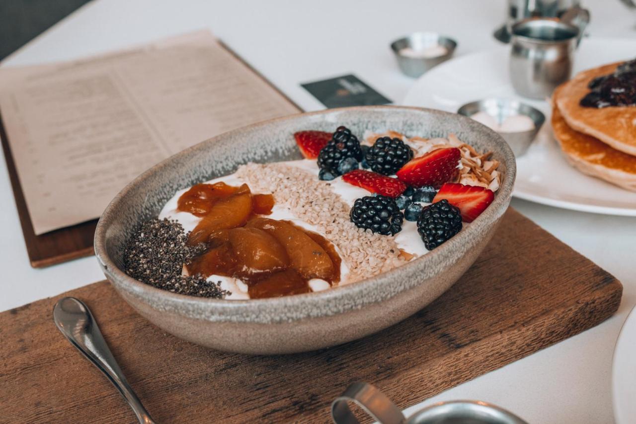 แฟร์มอนต์ วอเตอร์ฟรอนต์ Hotel แวนคูเวอร์ ภายนอก รูปภาพ Chia pudding with fruit